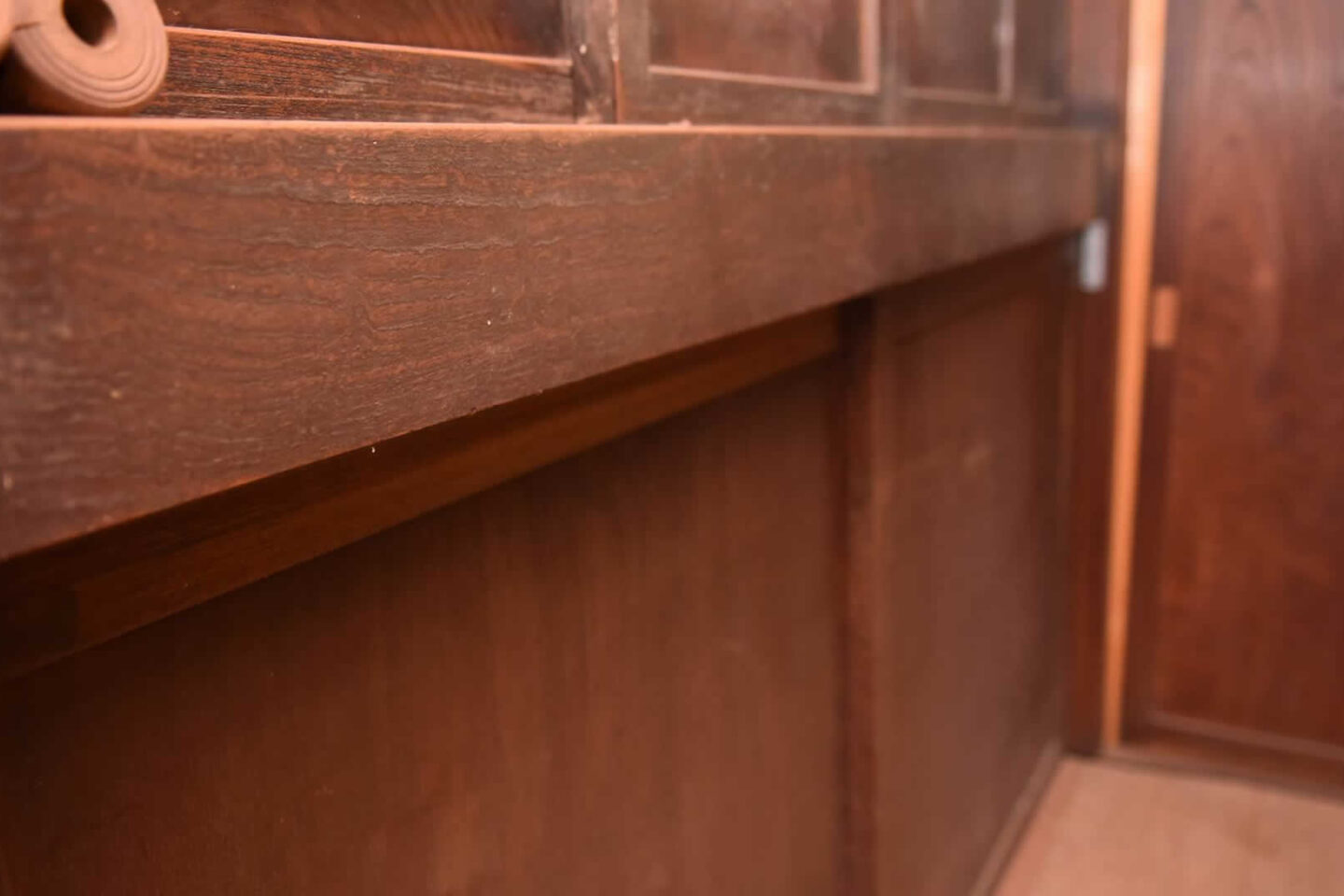 敷居や柱も木目の美しい総欅